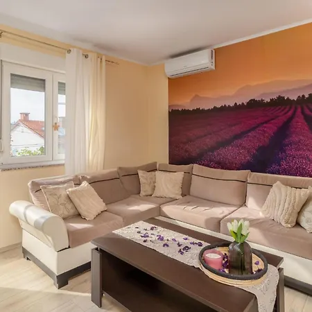 Cozy In Vrh Martinscice With Kitchen