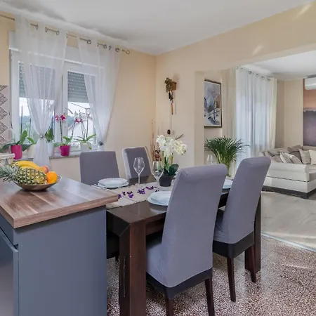 Cozy In Vrh Martinscice With Kitchen Appartamento *